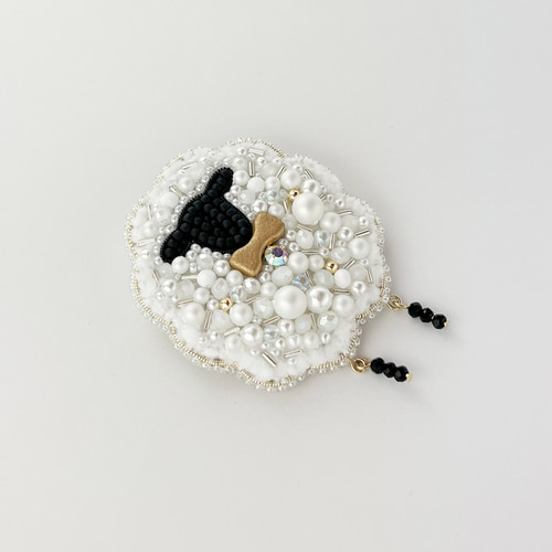 ビーズ刺繍 羊のブローチ ブローチ Zatto 通販 17962018｜Creema
