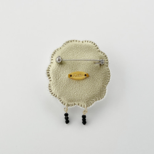 ビーズ刺繍 羊のブローチ ブローチ Zatto 通販 17962018｜Creema