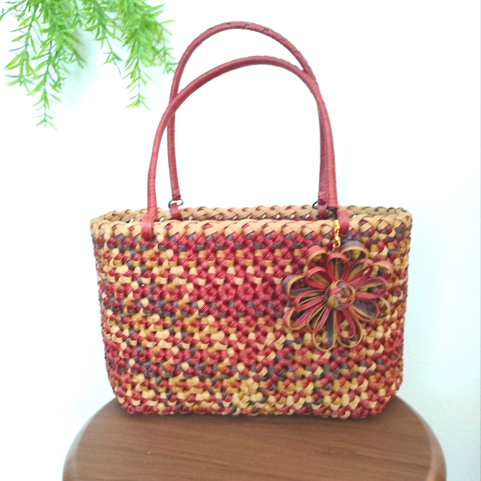 花モチーフ 赤 かごバッグ 0_eb09518acaf988585adef94adde6