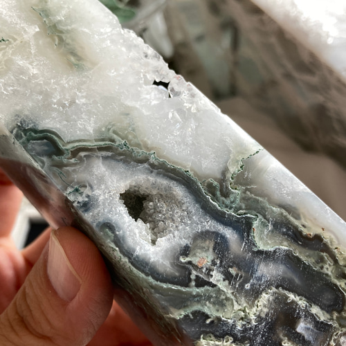 【超希少】モスアゲート、水晶、共生彫刻 超希少】モスアゲート、水晶、共生彫刻 - メルカリ