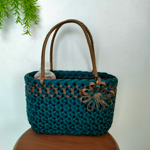 花編みかごバッグM プルシャンブルー柄入 クラフトバンド かごバッグ