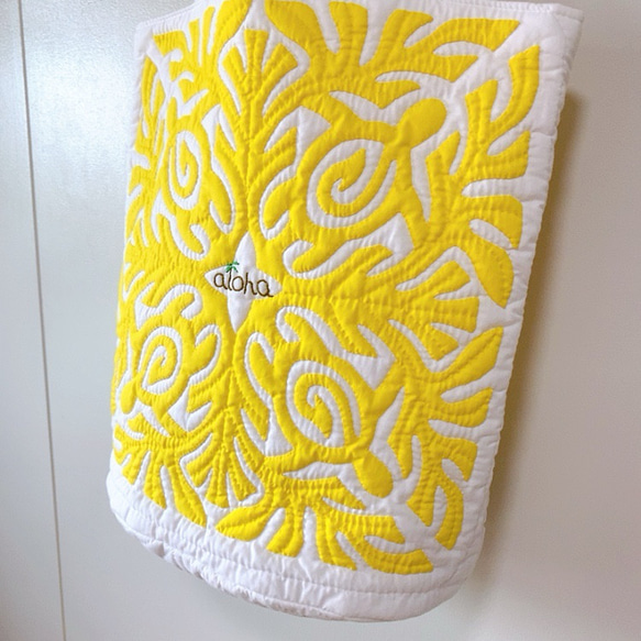 creema限定　一点物！！　手縫い！！ハワイアンキルトの黄色がかわいい大きめトートバッグ　ホヌ 