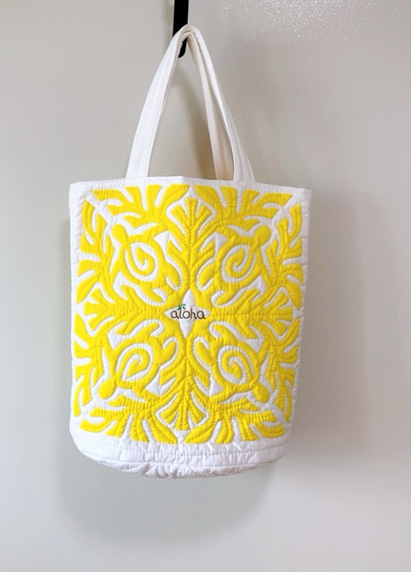creema限定　一点物！！　手縫い！！ハワイアンキルトの黄色がかわいい大きめトートバッグ　ホヌ 