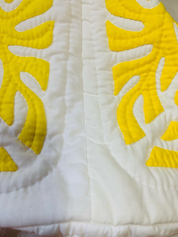 creema限定　一点物！！　手縫い！！ハワイアンキルトの黄色がかわいい大きめトートバッグ　ホヌ 