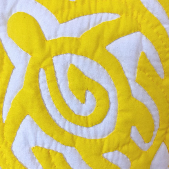 creema限定　一点物！！　手縫い！！ハワイアンキルトの黄色がかわいい大きめトートバッグ　ホヌ 