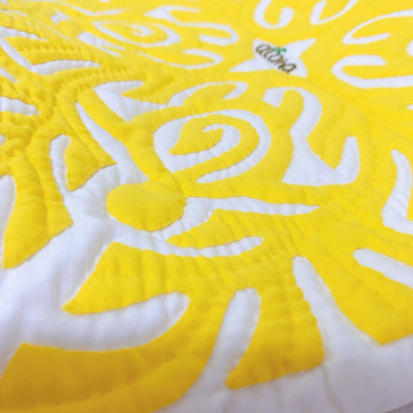 creema限定　一点物！！　手縫い！！ハワイアンキルトの黄色がかわいい大きめトートバッグ　ホヌ 