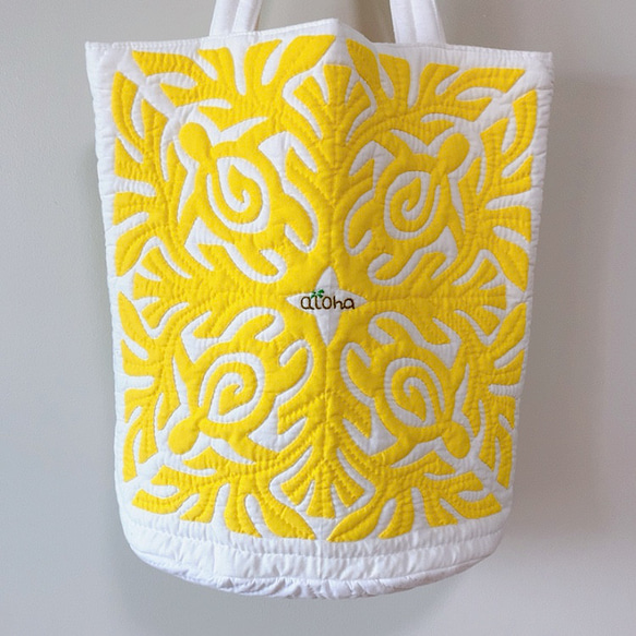 creema限定　一点物！！　手縫い！！ハワイアンキルトの黄色がかわいい大きめトートバッグ　ホヌ 