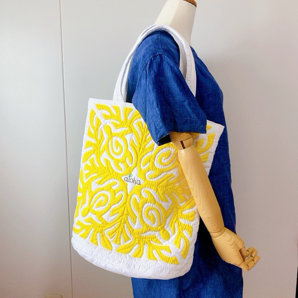 creema限定　一点物！！　手縫い！！ハワイアンキルトの黄色がかわいい大きめトートバッグ　ホヌ 