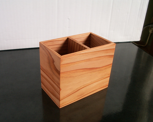 New○屋久杉 無垢材のペンスタンド（仕切りあり） K347 ペンケース 森