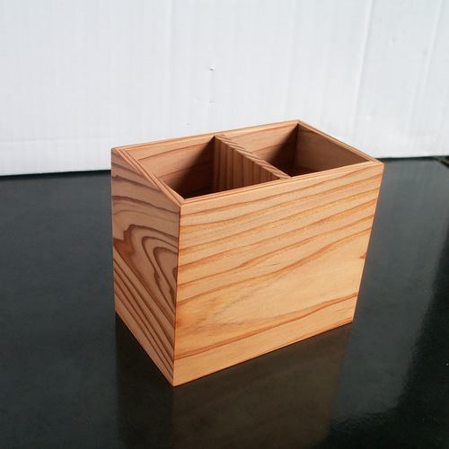 New○屋久杉 無垢材のペンスタンド（仕切りあり） K347 ペンケース 森