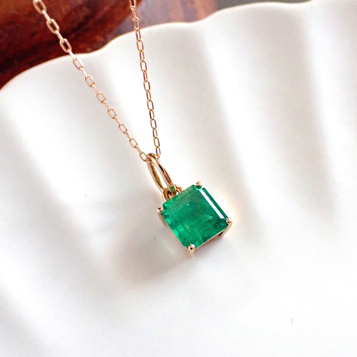 K18 エメラルド一粒スクエアネックレス ネックレス・ペンダント