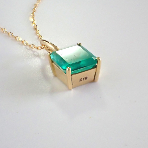 K18 エメラルド一粒スクエアネックレス ネックレス・ペンダント