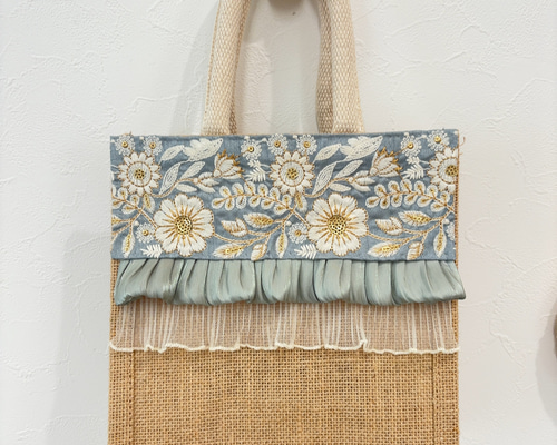 インド刺繍ハイクラスホワイト　トートバッグ　ハンドメイド トートバッグ 刺繍バッグ レディース プレゼント お出かけ