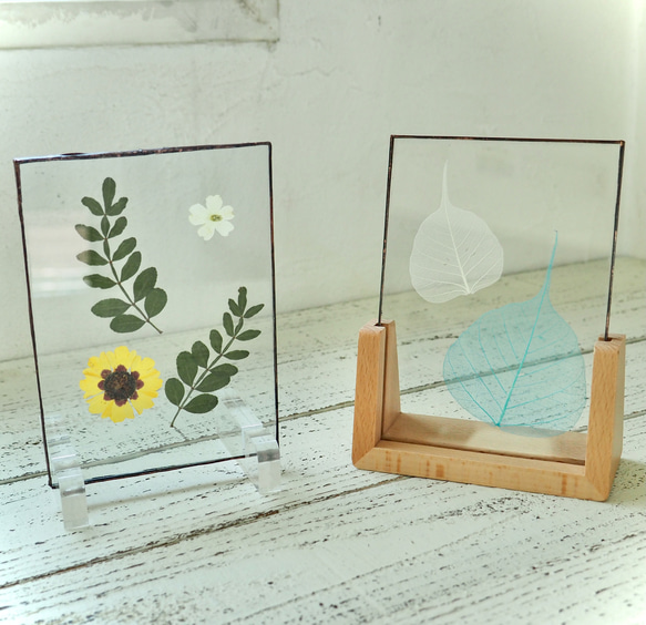 葉脈と押し花のガラスパネル 1枚目の画像