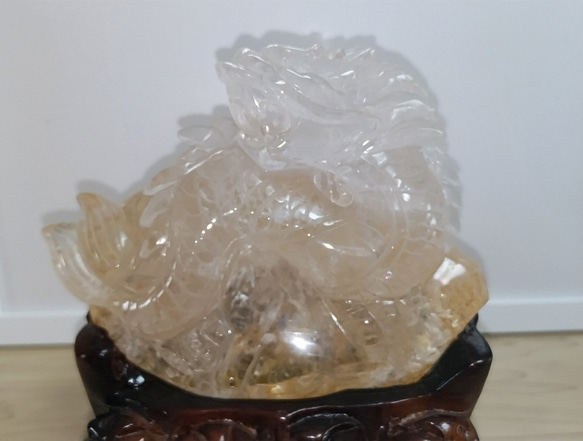 水晶 龍の彫刻 置物 在庫セールのため、4万円が半額以下のお値段