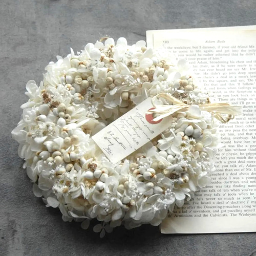 アンティークホワイトのリース＊あじさいとかすみ草♫プリザーブド