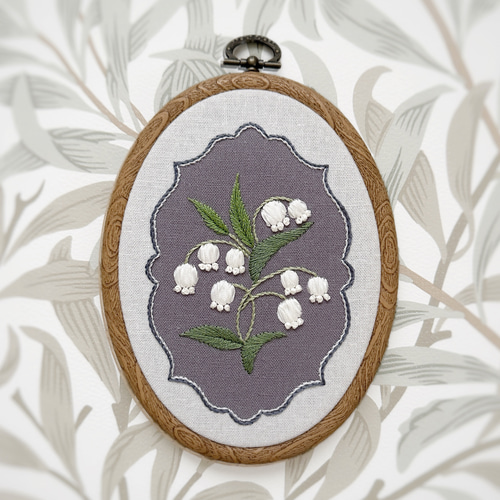 58.ハンドメイド 手刺繍ブローチ すずらん （ハンドメイド / リネン布 