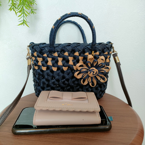 花編み斜めがけかごバッグS 紺柄入り クラフトバンド かごバッグ 野々