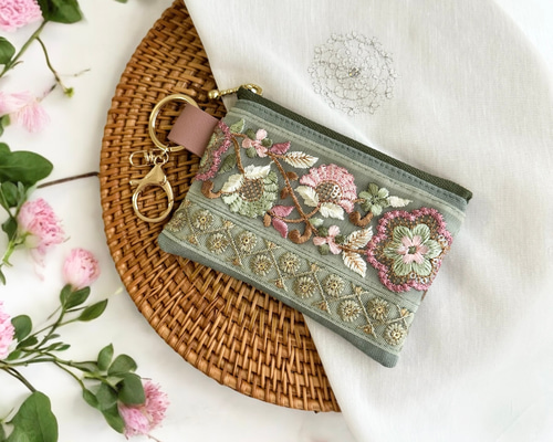 くすみグリーン/チュールレース・インド刺繍×帆布 キーホルダー付き