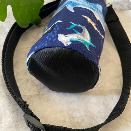 絶海シャーク 濃青＊鮫サメ海＊水筒カバー保冷ペットボトル