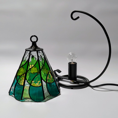 ステンドグラスのランプ グリーン スタンドライト・テーブルランプ