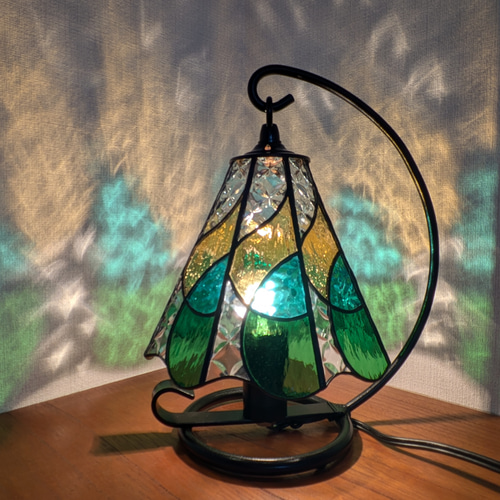 ステンドグラスのランプ イエローグリーン スタンドライト・テーブル