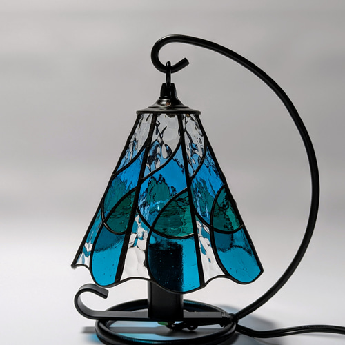 作家様作品　ステンドグラス　サイドテーブル　ランプ　ブルー系マーブル　18センチ ステンドグラスランプ（アクアブルー&パープルonホワイト ）八角