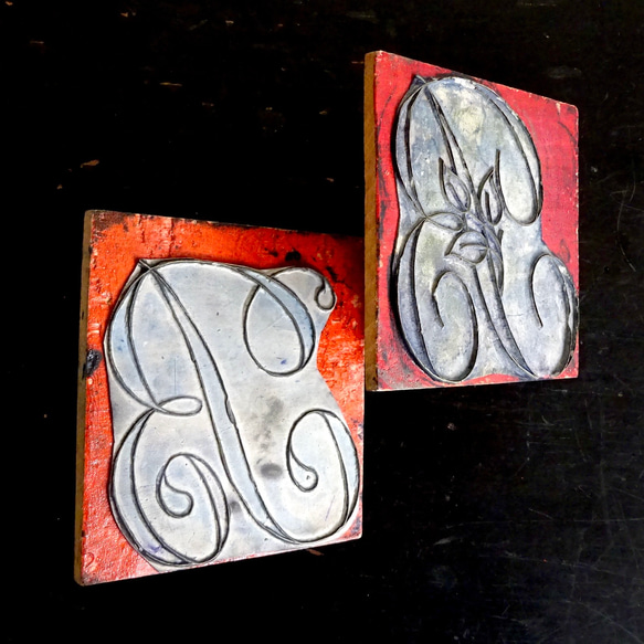 1900年初期 フランス 大判 木製 イニシャルスタンプ 刺繍図案 工藝 オブジェ 5枚目の画像