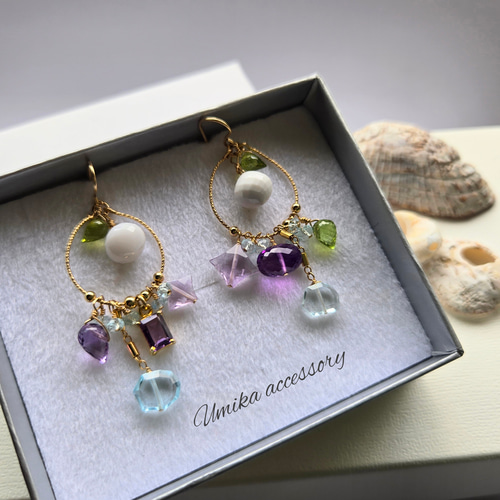 ホワイトカルセドニーオニオン、アメジスト、ペリドットなどのフープ  