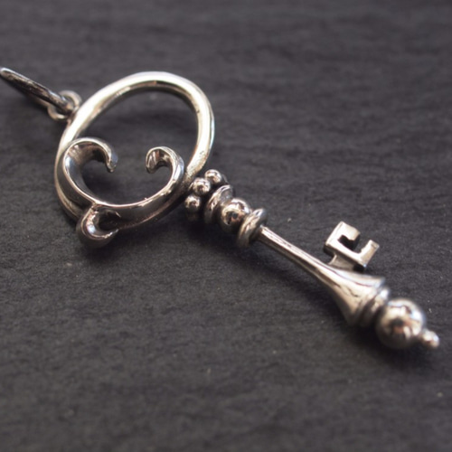 桔梗さまオーダー品】「鍵」ペンダントトップ 金色 ネックレス