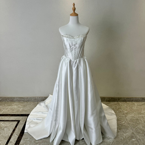 高品質保証！憧れのドレス チューブトップ たっぷりパール 純白