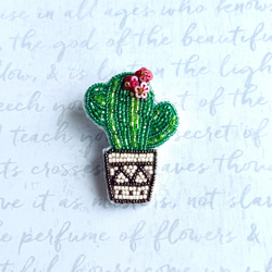 ビーズ刺繍のブローチ・サボテンA ブローチ Little Plum 通販 17965680