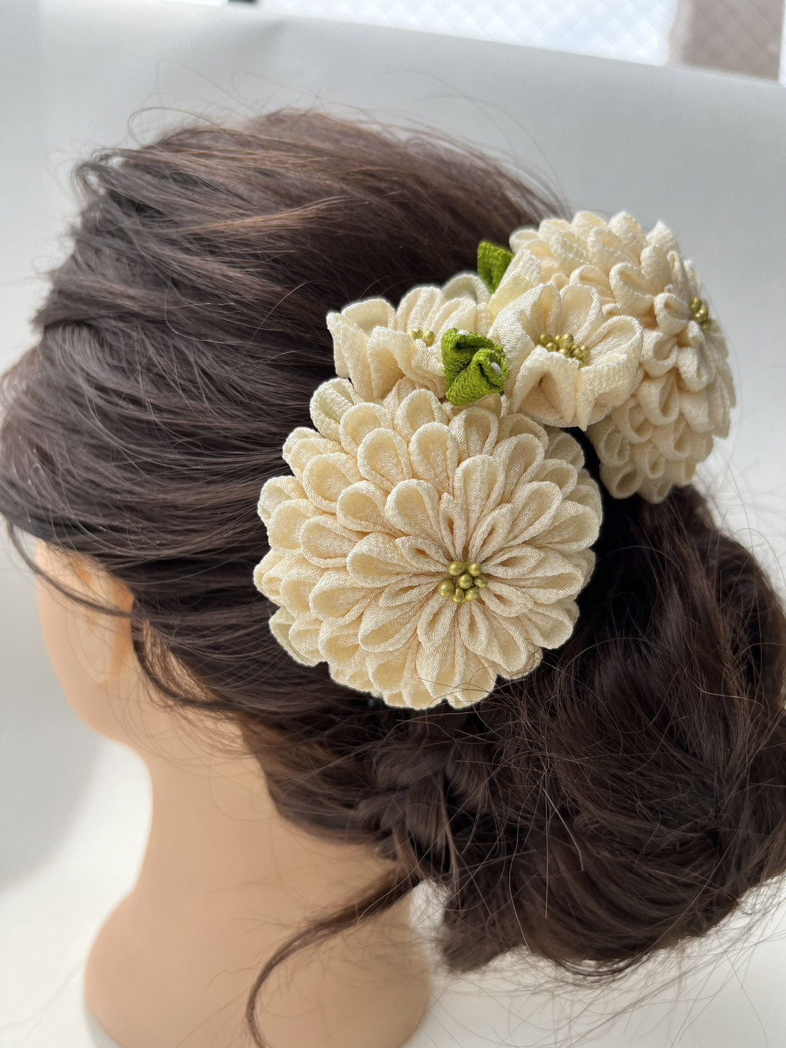 つまみ細工　ヘアコーム　ベージュ系