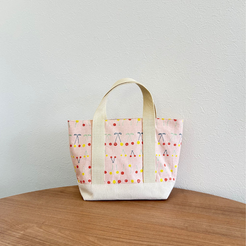 刺繍入り布小物】さくらんぼ柄 ミニトートバッグ クロスステッチ 刺繍入り布小物】さくらんぼ柄 ミニトートバッグ クロスステッチ