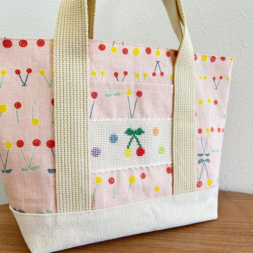 刺繍入り布小物】さくらんぼ柄 ミニトートバッグ クロスステッチ 刺繍入り布小物】さくらんぼ柄 ミニトートバッグ クロスステッチ