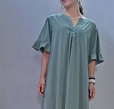 美しく体型カバー肌触りのいい素材のこれからの季節に活躍のオシャレなワンピース