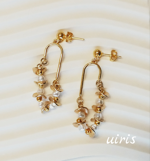 1点もの】U字 × パール ピアス / イヤリング 白 サージカル