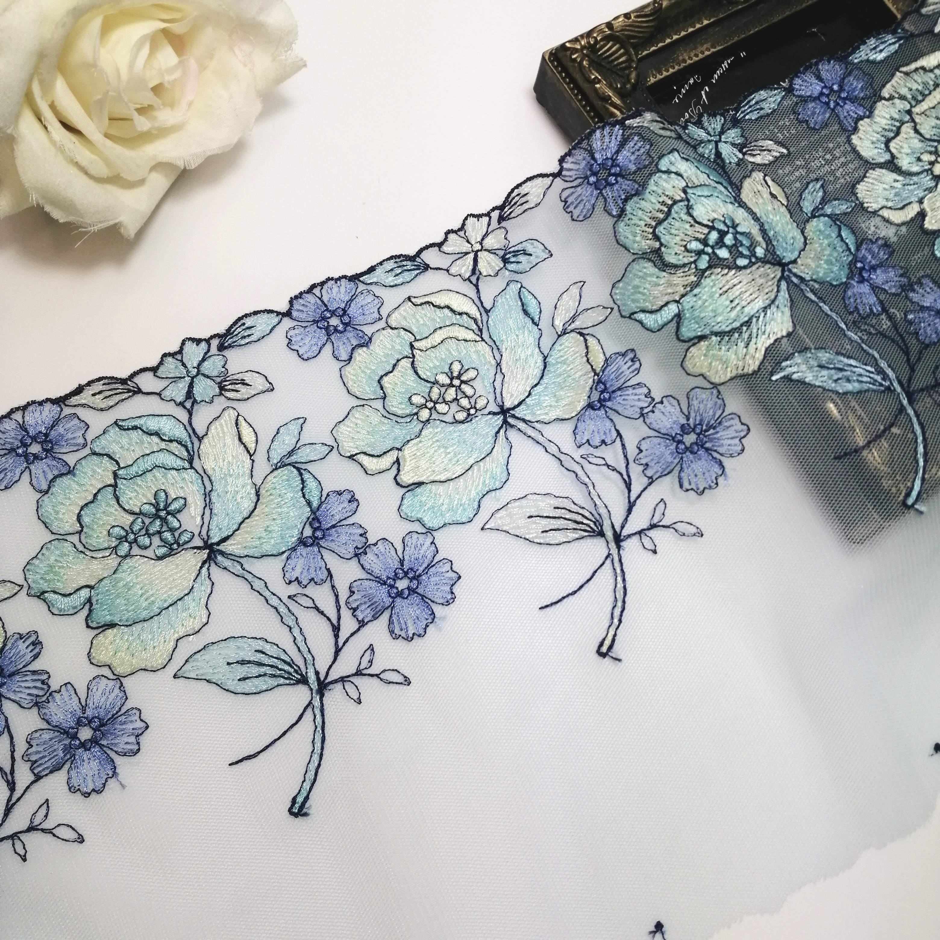 新品　東京事変　チュール刺繍　レース生地　2メートル　スクープ生地