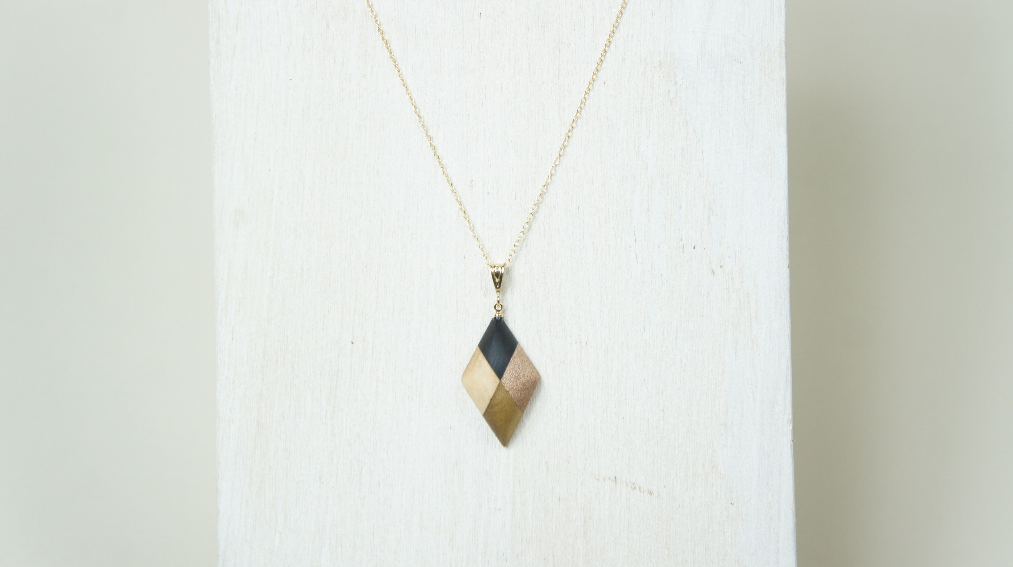 寄木のダイヤネックレス