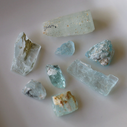 パキスタン・シガーバレー産】天然石 アクアマリン結晶原石 75.6ct