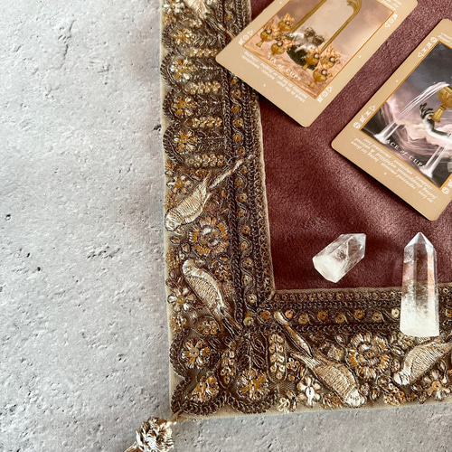 【3枚限定】インド製ゴールド刺繍リボンのタロットクロス 鳥のデザイン 3枚限定】インド製ゴールド刺繍リボンのタロットクロス 鳥のデザイン