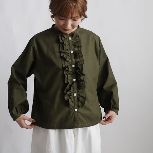 最終ＳＡＬＥ　ギマ擬麻コットン　バンドカラー　花びらフリル　シャツ　ブラウス　羽織り　ゆったり　モスグリーン　B96 最終SALE 上質ギマ擬麻コットン 花びらフリル シャツ