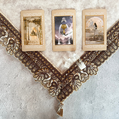 【3枚限定】インド製ゴールド刺繍リボンのタロットクロス 鳥のデザイン 3枚限定】インド製ゴールド刺繍リボンのタロットクロス 鳥のデザイン