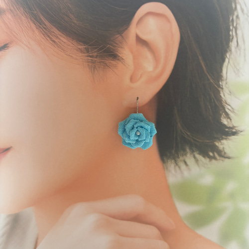 送料無料】Tsumami rose ～やすらぎ～ 【ピアス447】 ピアス（フープ 