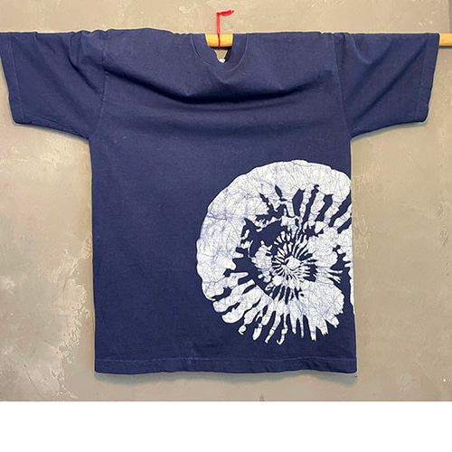 ◇大型化石シリーズ◇アンモナイト_ローケツ染めTシャツ_S・M・L
