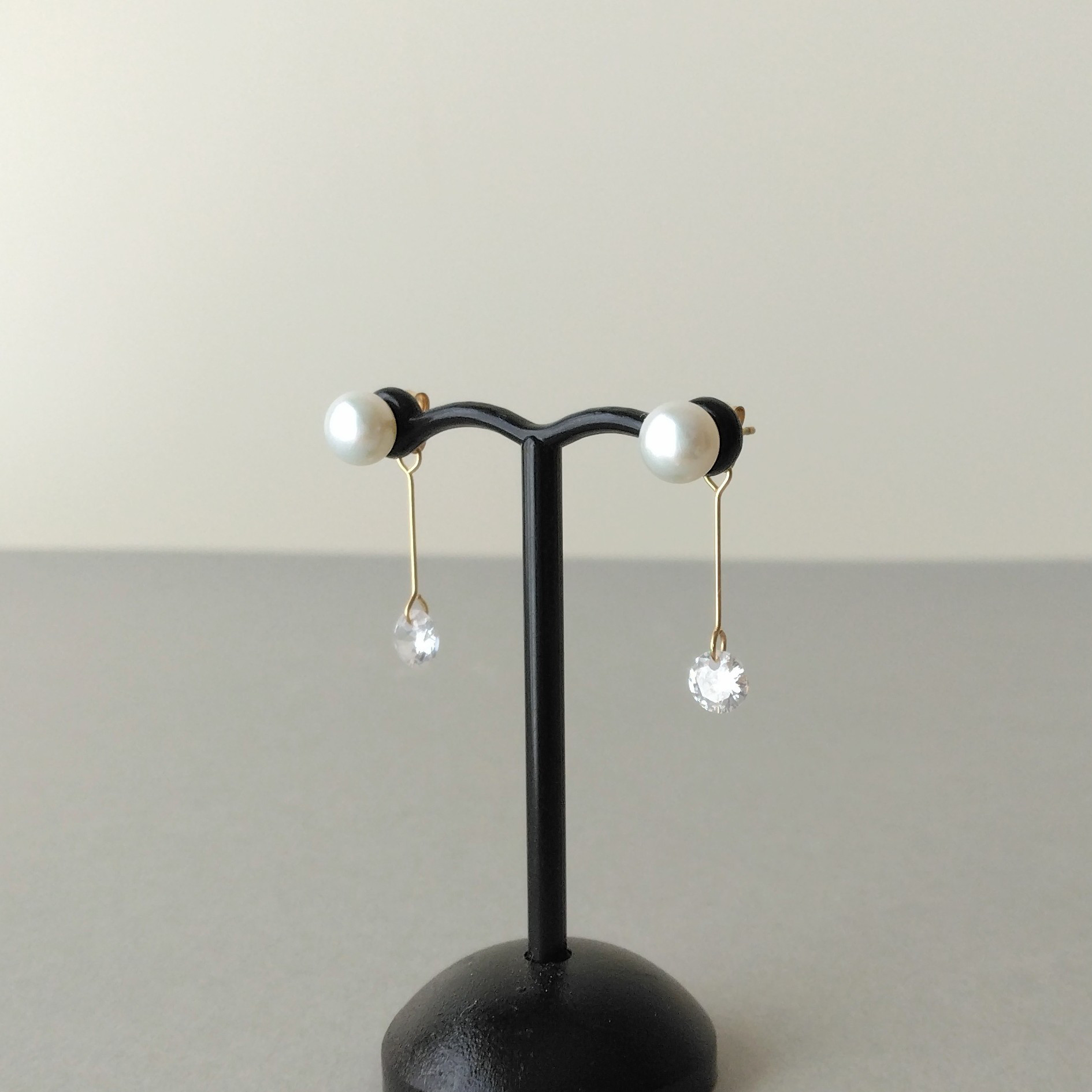 淡水パール×キュービックバックキャッチピアス（ホワイト）（14kgf）