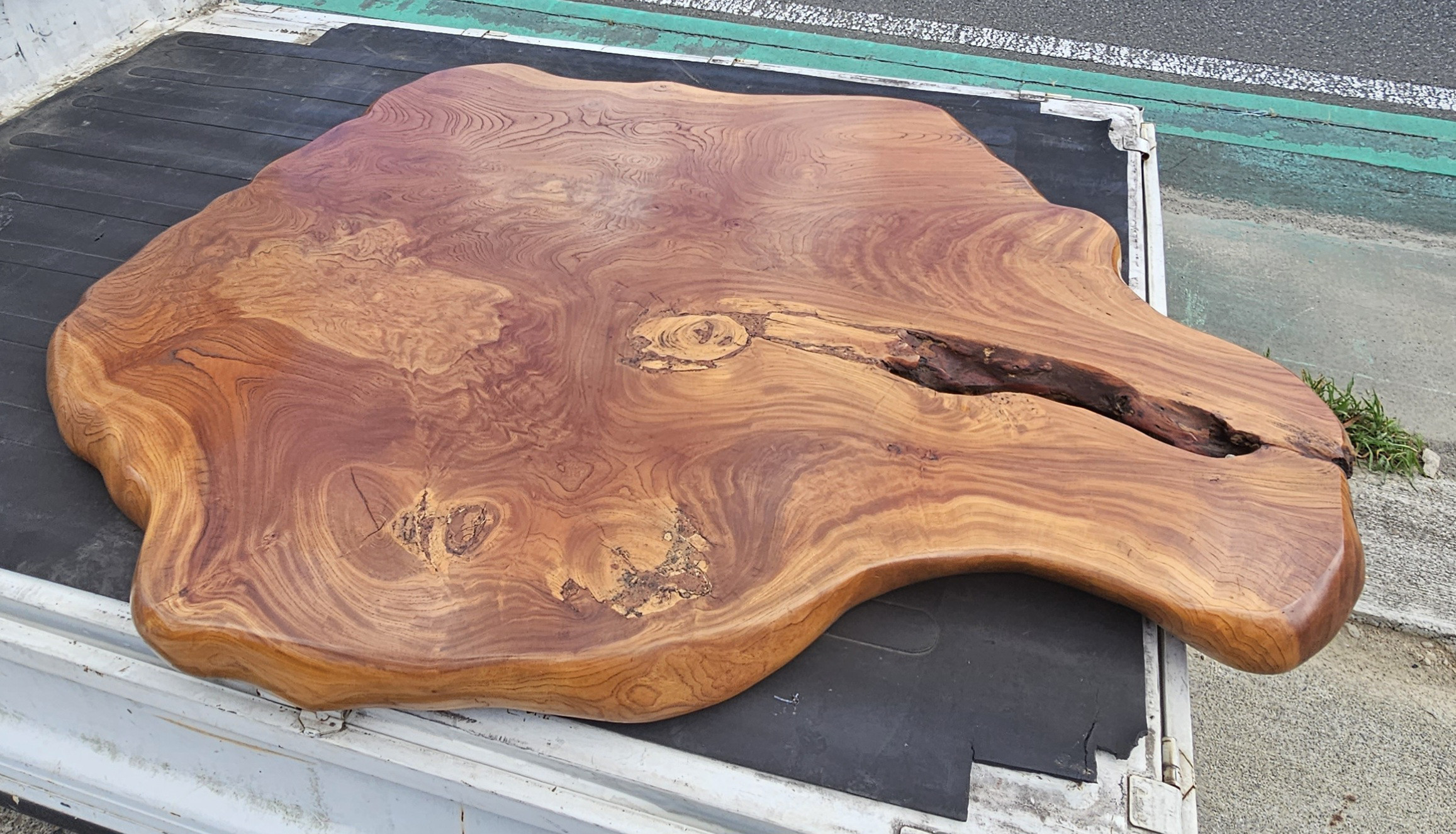 欅一枚板　座卓用木製置脚付　花台文机座卓　板サイズ約68×38×厚さ2.7cm 欅一枚板 座卓用木製置脚付 花台文机座卓