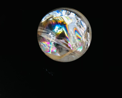 幸運を呼ぶ♫虹入り水晶丸玉(26mm) 天然石 虹色の星 通販