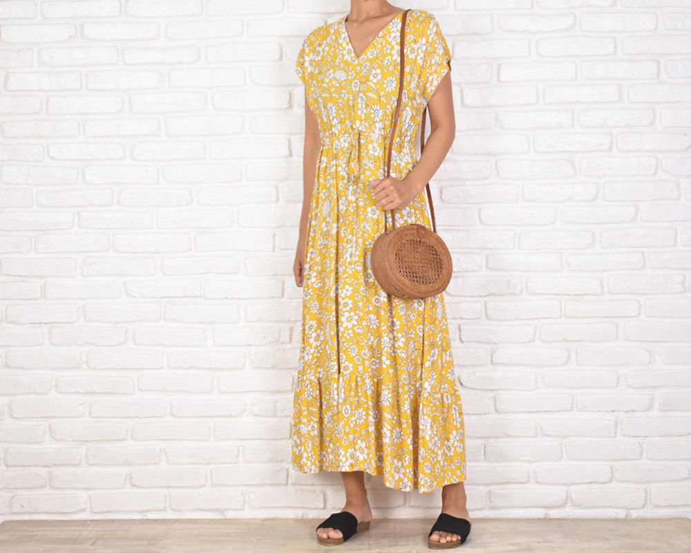夏の新作！涼しげな花柄Vネックフリルワンピース　イエロー