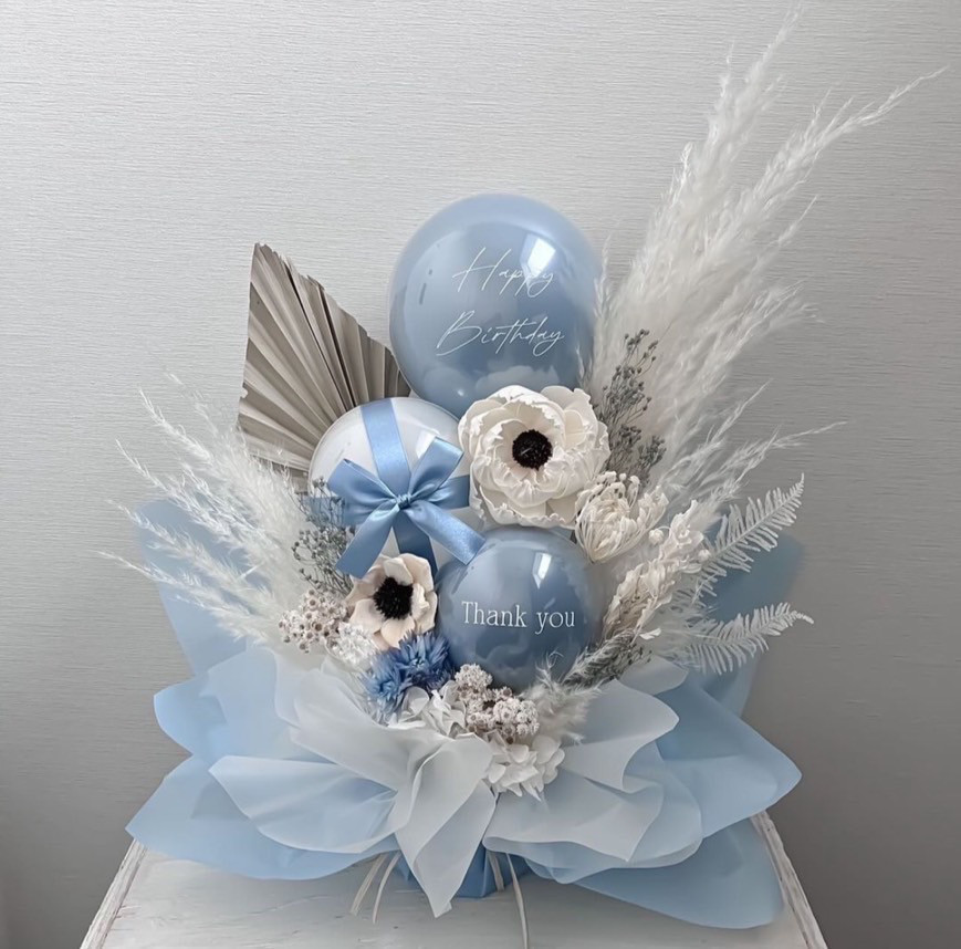 Ice blue×white peony arrange 5,698円